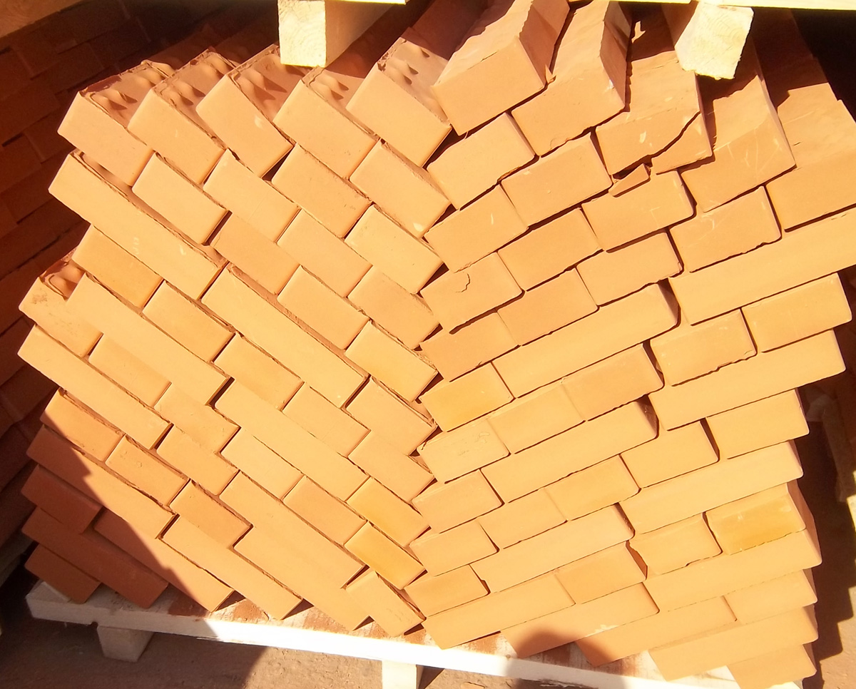 Кирпич полнотелый одинарный (сухопресс) М-150 ОБОЛЬ